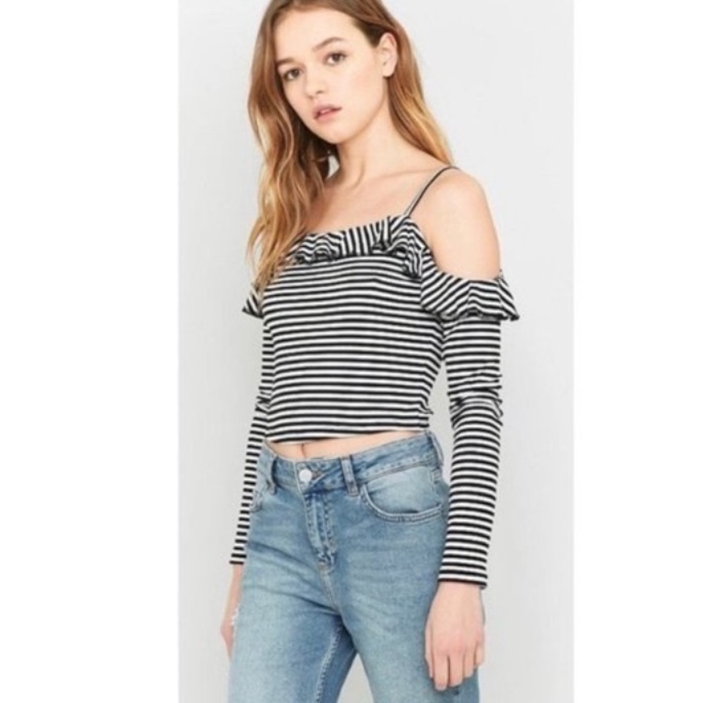 Lettuce Edge Cold Shoulder Top